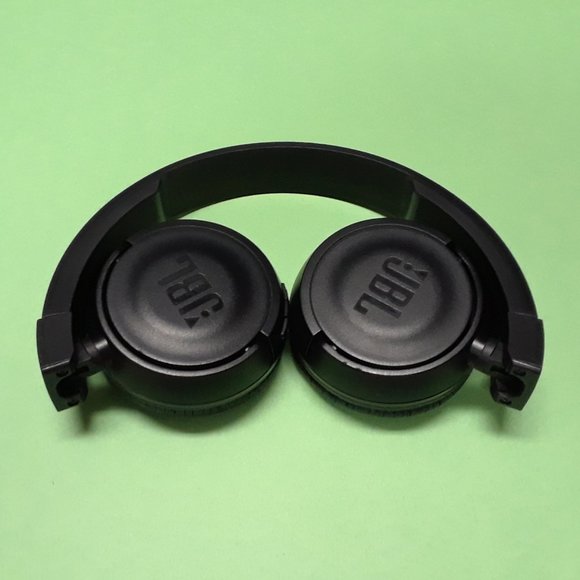 JBL T450BT Wireless On-Ear Headphones (Black) - Picture 2 of 6